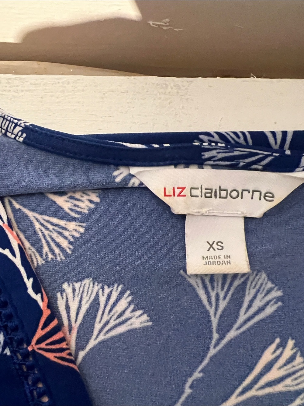 Liz Claiborne Blue Floral Scoop Neck Top